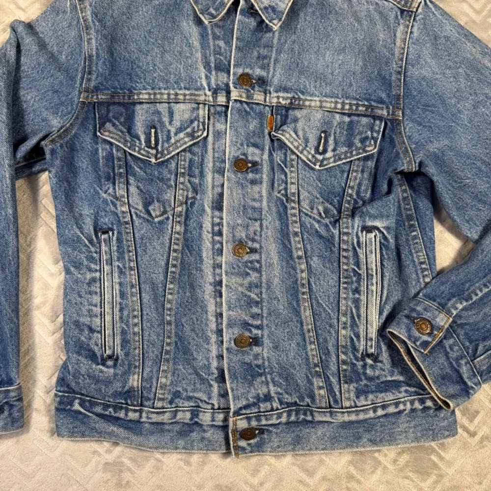 Levi's Trucker Jacket Mens Small Light Wash Denim Y2K Distressed Orange Tab - Picture 2 of 9